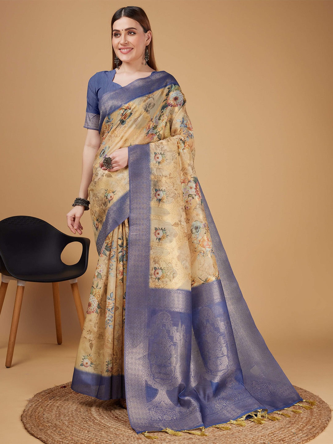 

Mitera Beige Floral Printed Silk Cotton Zari Banarasi Saree