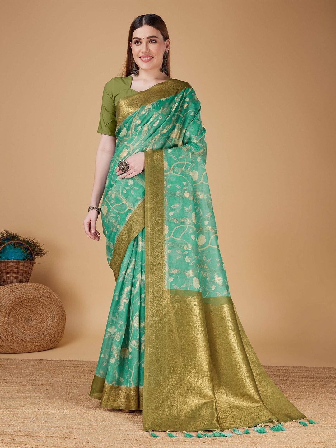 

Mitera Green Floral Woven Design Silk Cotton Banarasi Saree
