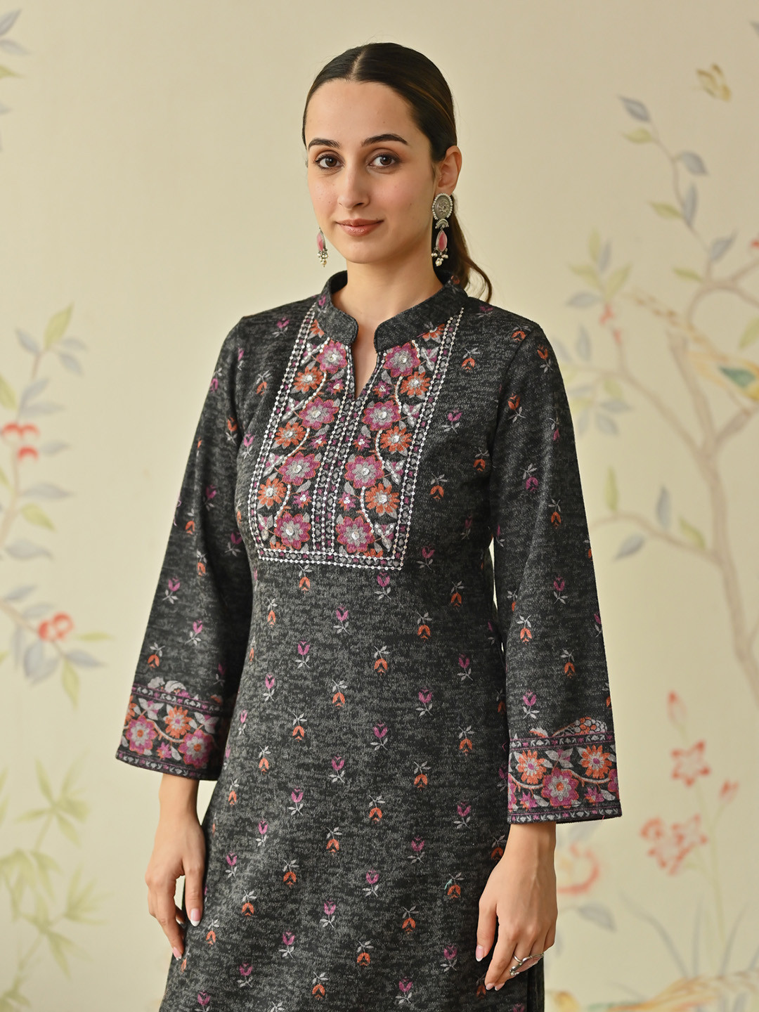 

Rustorange Floral Printed Mandarin Collar Sequins Kurta, Black