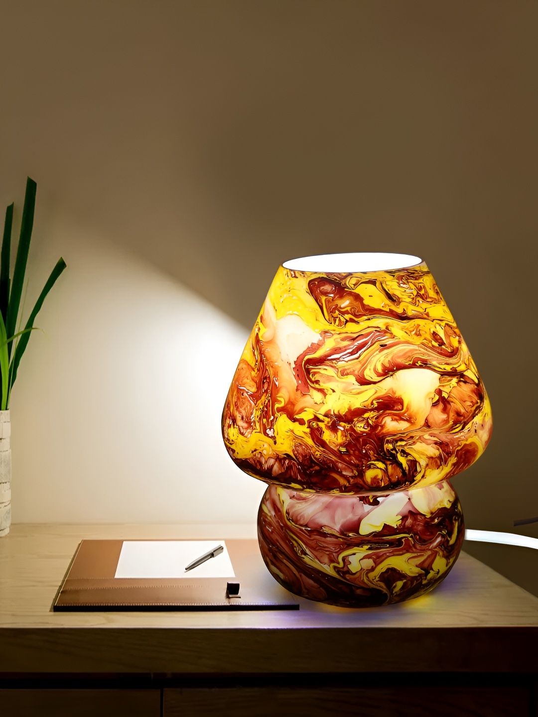 

Clovefry Maroon & Yellow Abstract Printed Mushroom Shaped Glass Table Lamp