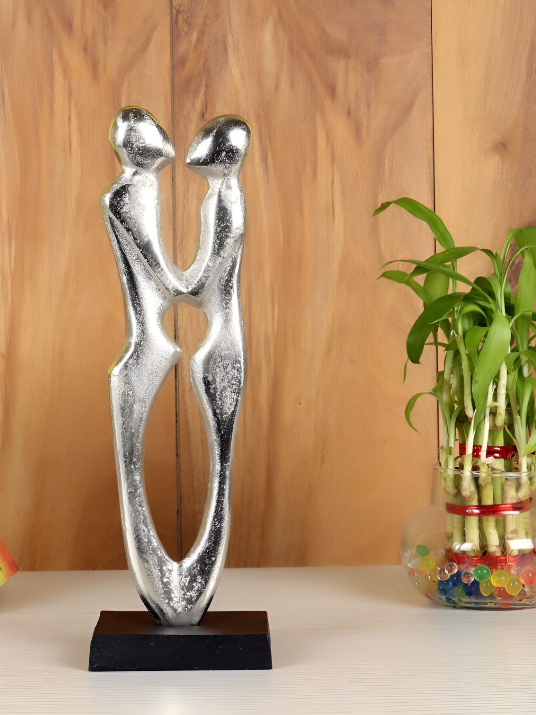 

Decor de Maison Silver-Toned Couple Statue Showpiece