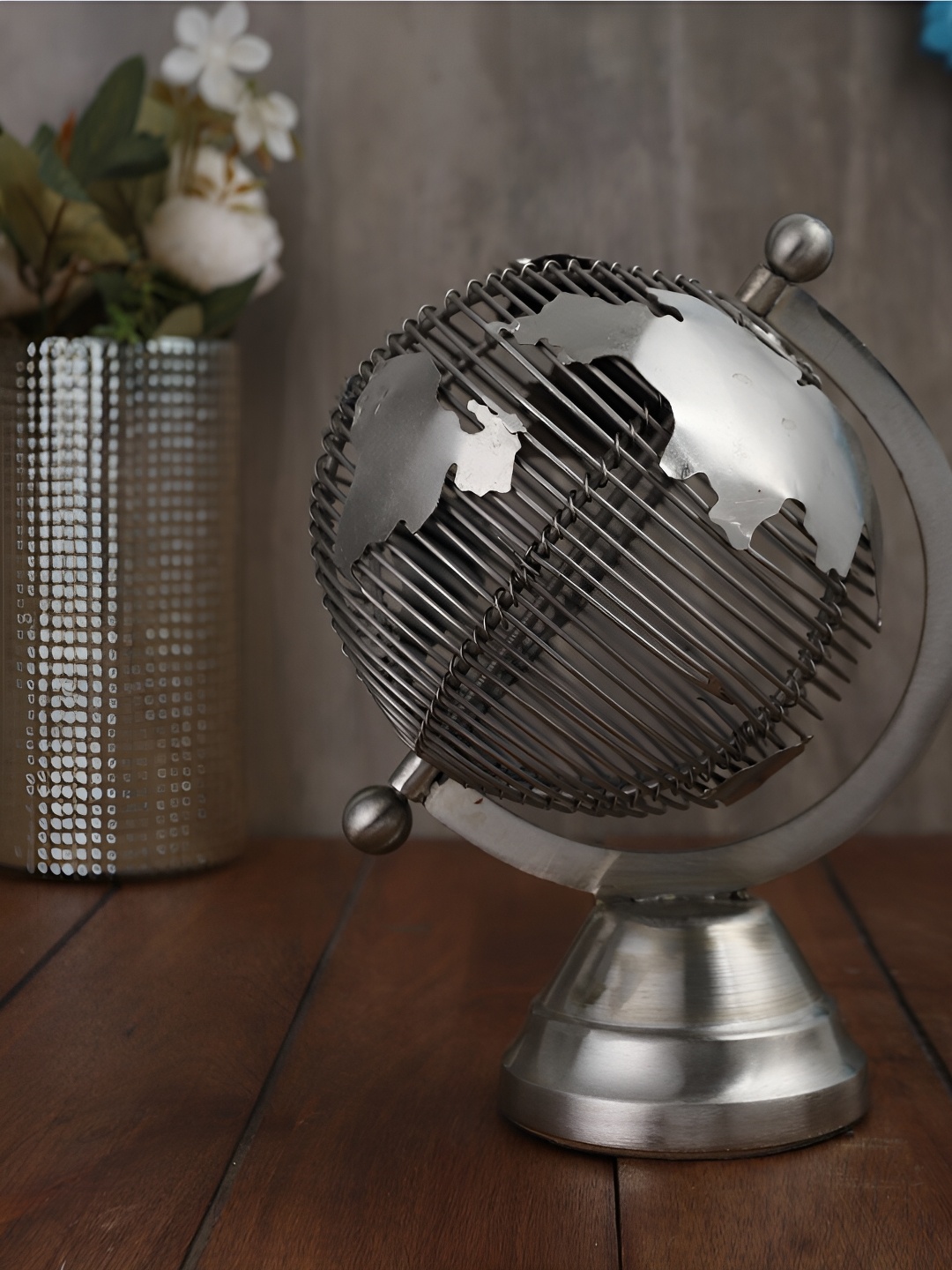 

Decor de Maison Silver-Toned Solidarity Small Globe Showpiece