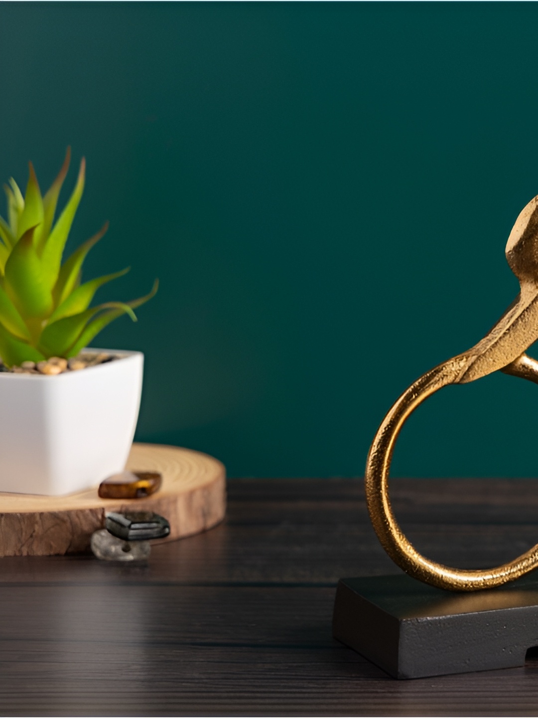 

Decor de Maison Gold-Toned Bicycle Man Showpiece