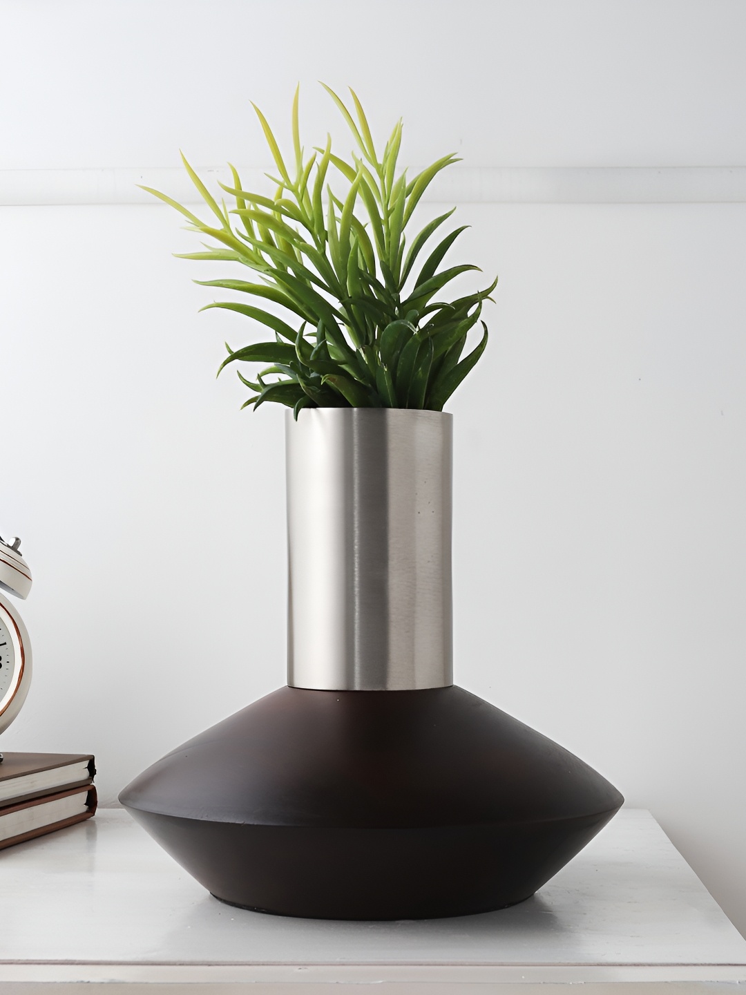

Decor de Maison Grey & Brown Metal Flower Vase, Silver
