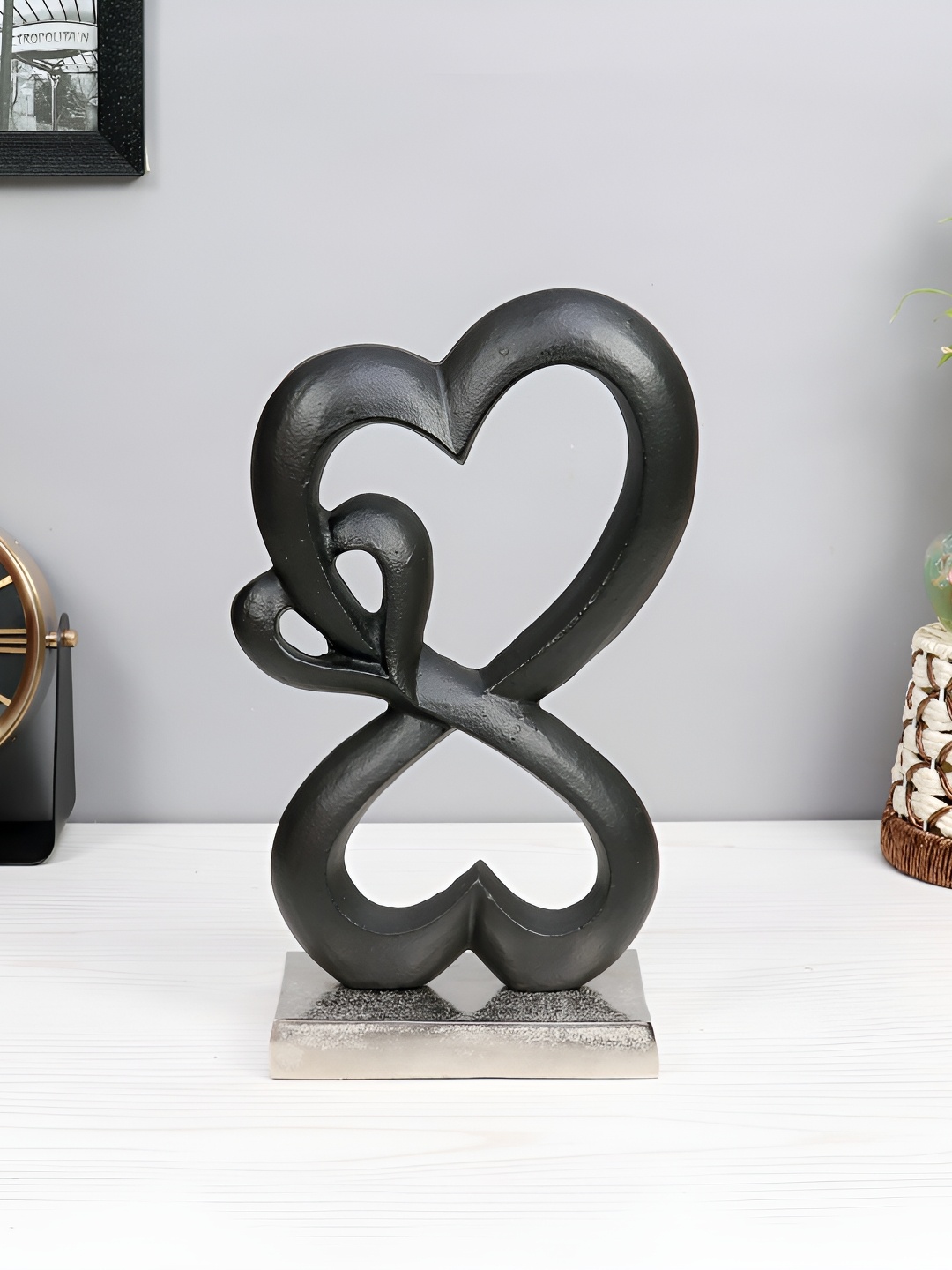 

Decor de Maison Silver-Toned Family Heart Silver Base Small Sculpture Showpiece
