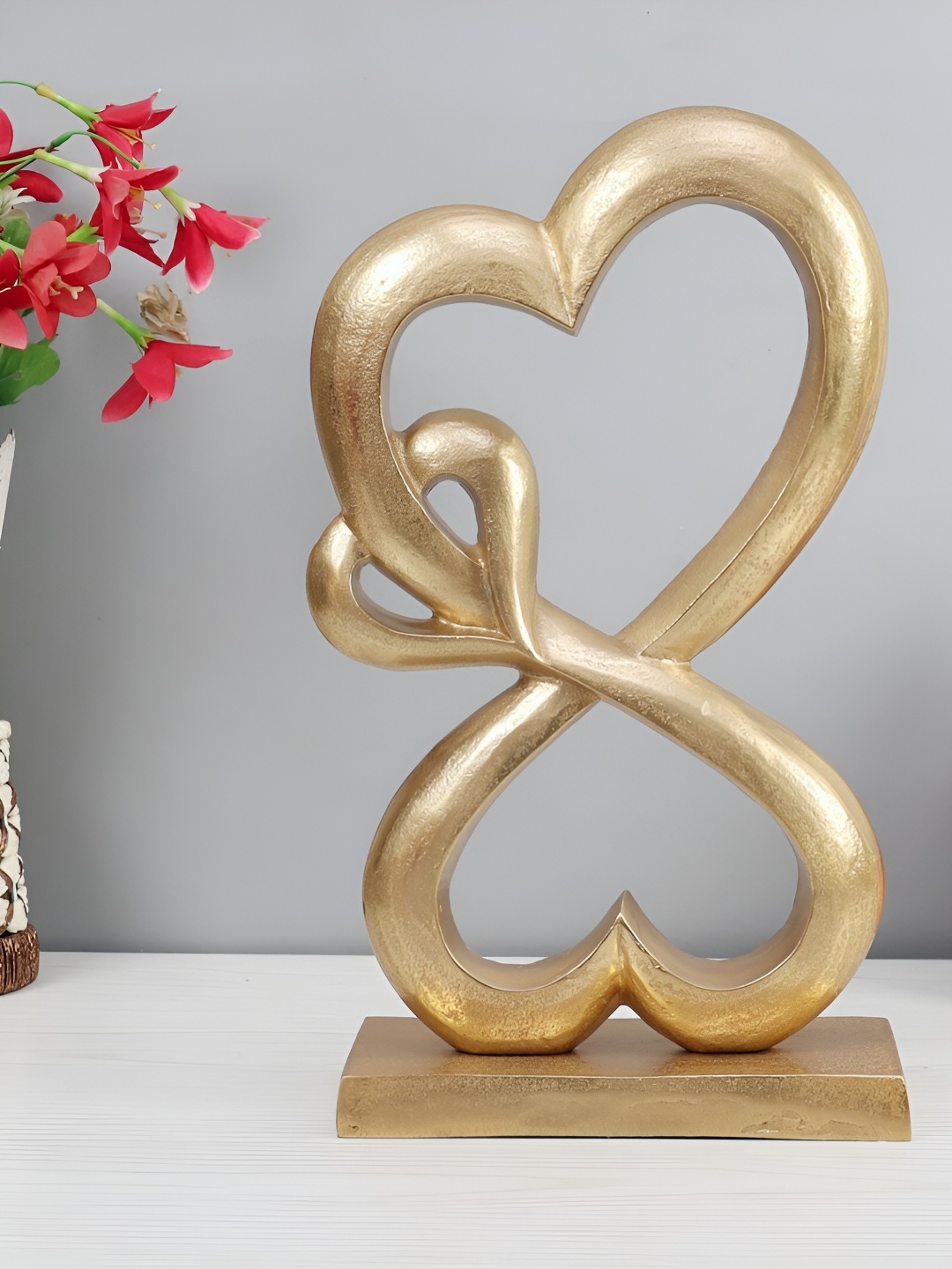 

Decor de Maison Gold-Toned Family Heart Showpiece