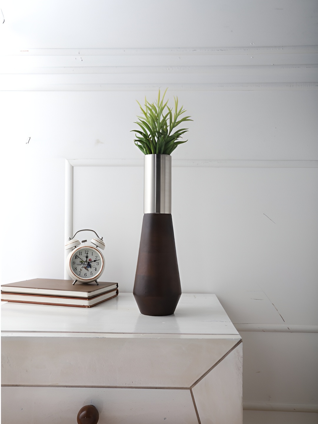 

Decor de Maison Grey & Brown Wooden Flower Vase