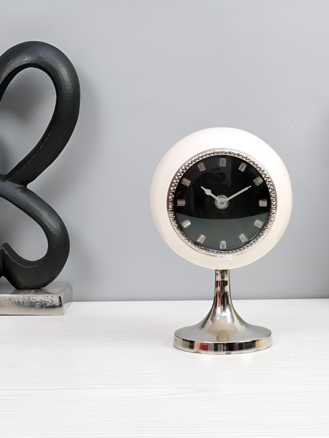 

Decor de Maison Silver Toned White Circular Globe Table Clock