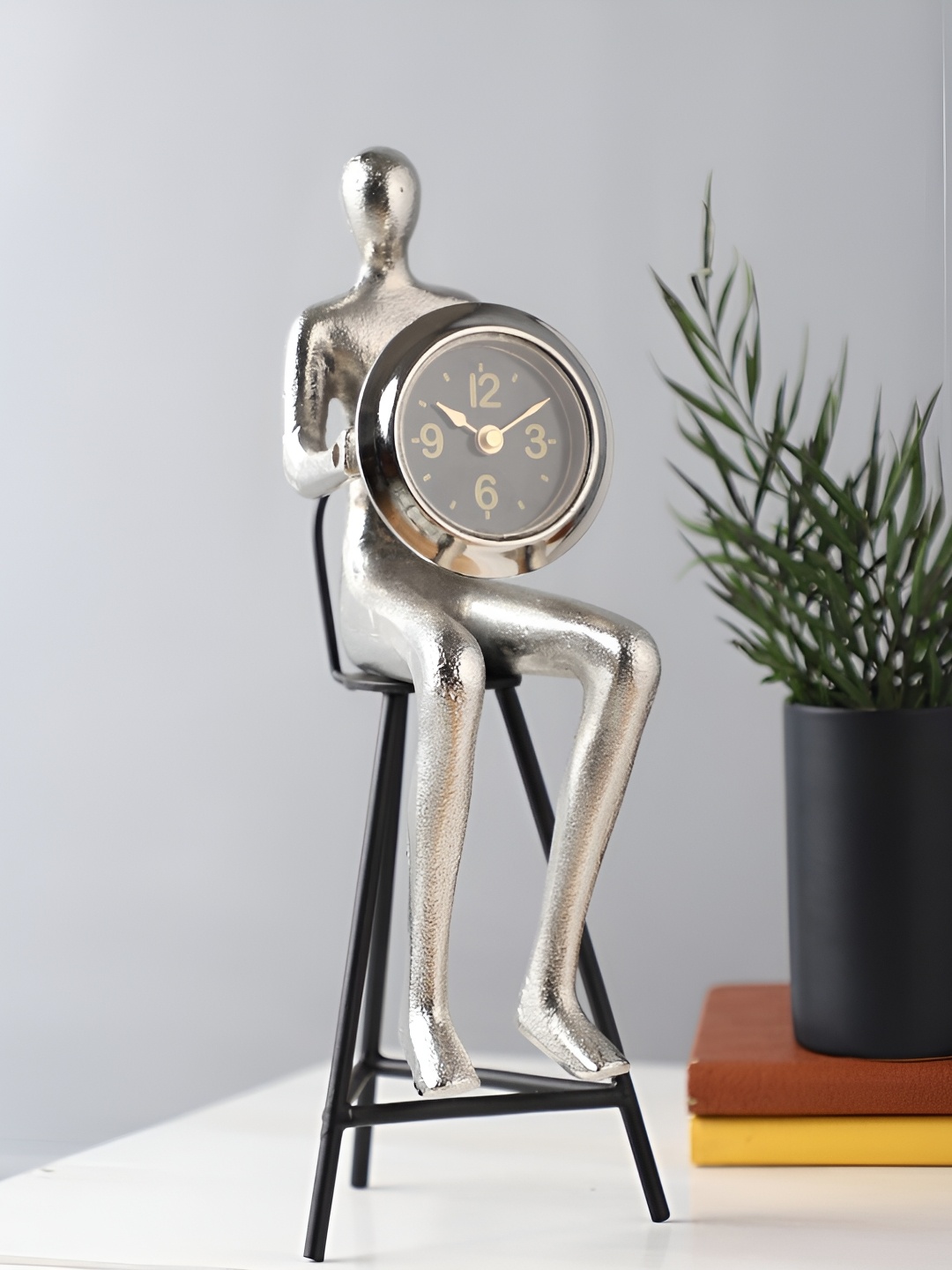 

Decor de Maison Silver Toned Contemporary Table Clock