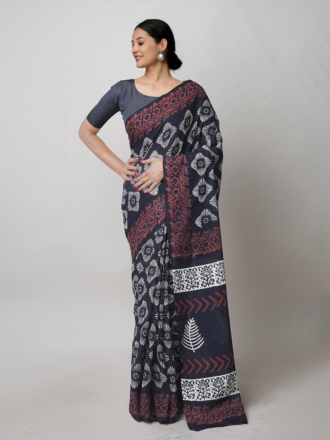 

Unnati Silks Ethnic Motifs Printed Pure Cotton Block Print Saree, Black