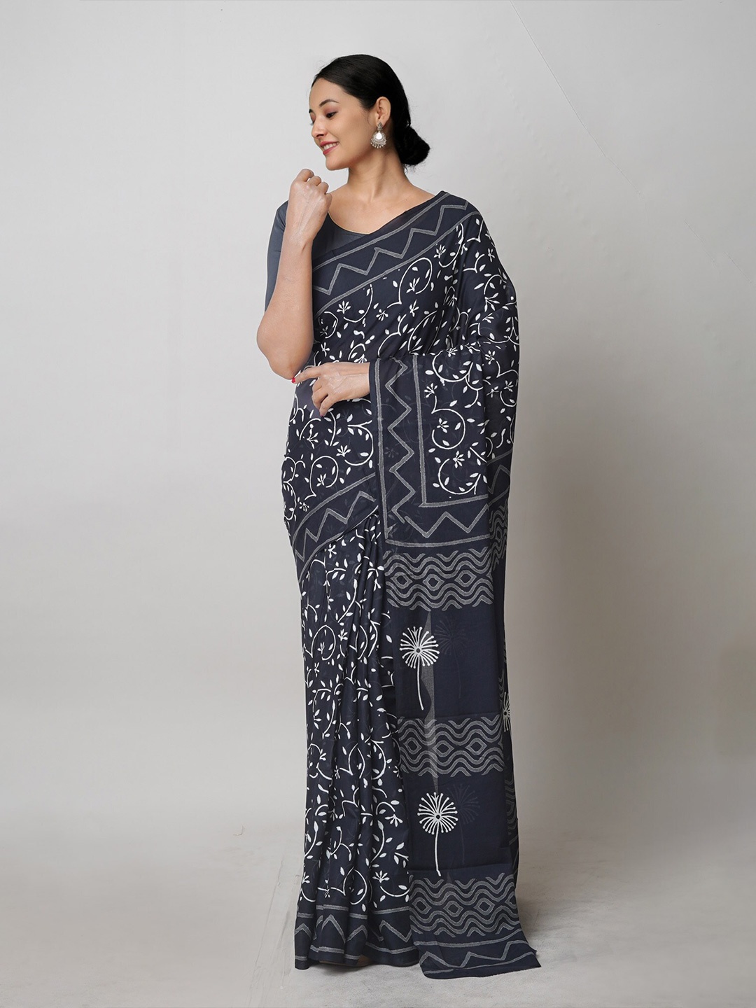 

Unnati Silks Floral Printed Pure Cotton Block Print Saree, Black