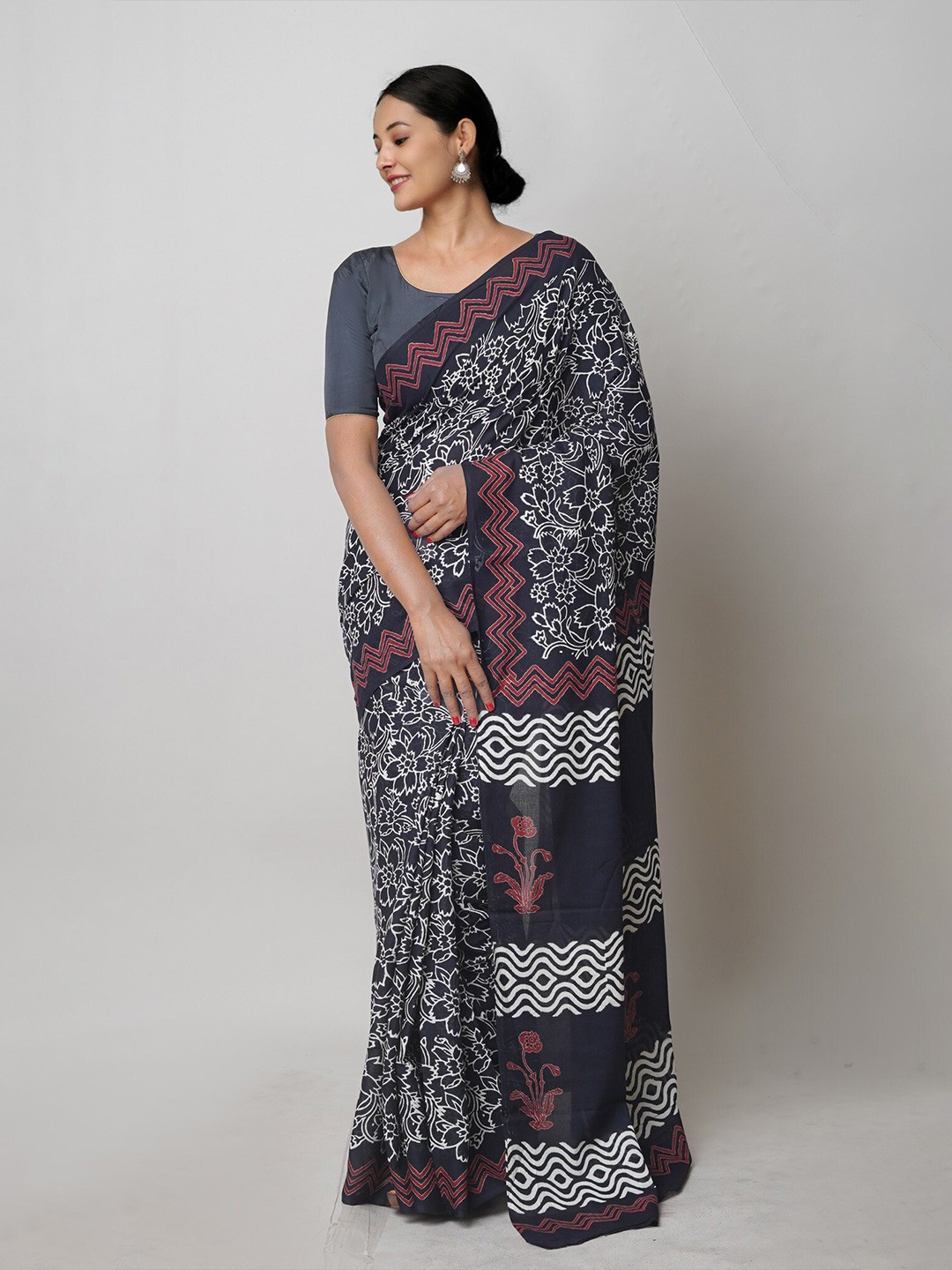 

Unnati Silks Ethnic Motifs Block Printed Pure Cotton Handloom Saree, Black