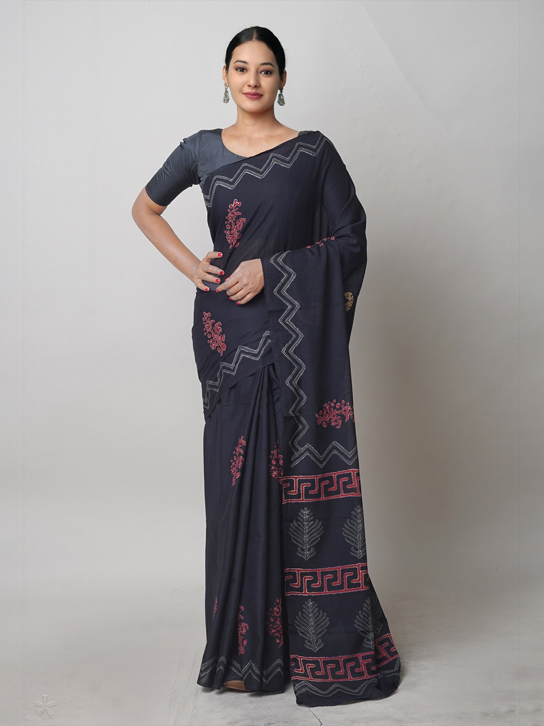 

Unnati Silks Ethnic Motifs Printed Pure Cotton Block Print Saree, Black
