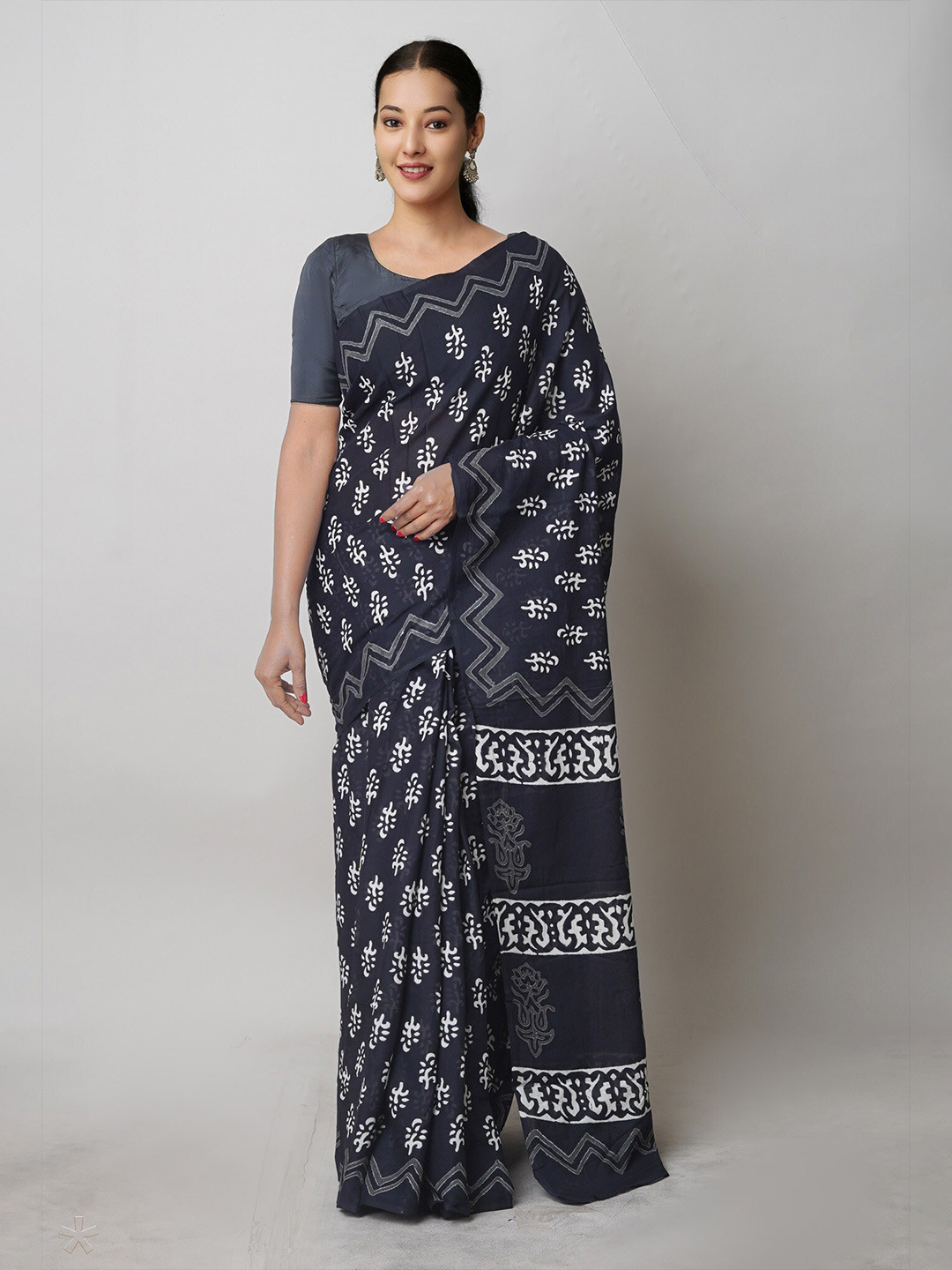 

Unnati Silks Ethnic Motifs Printed Pure Cotton Block Print Saree, Black