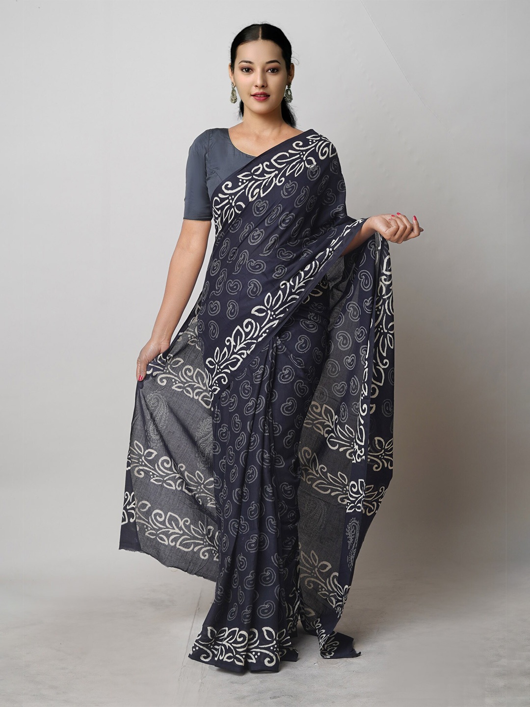

Unnati Silks Ethnic Motifs Printed Pure Cotton Block Print Saree, Black