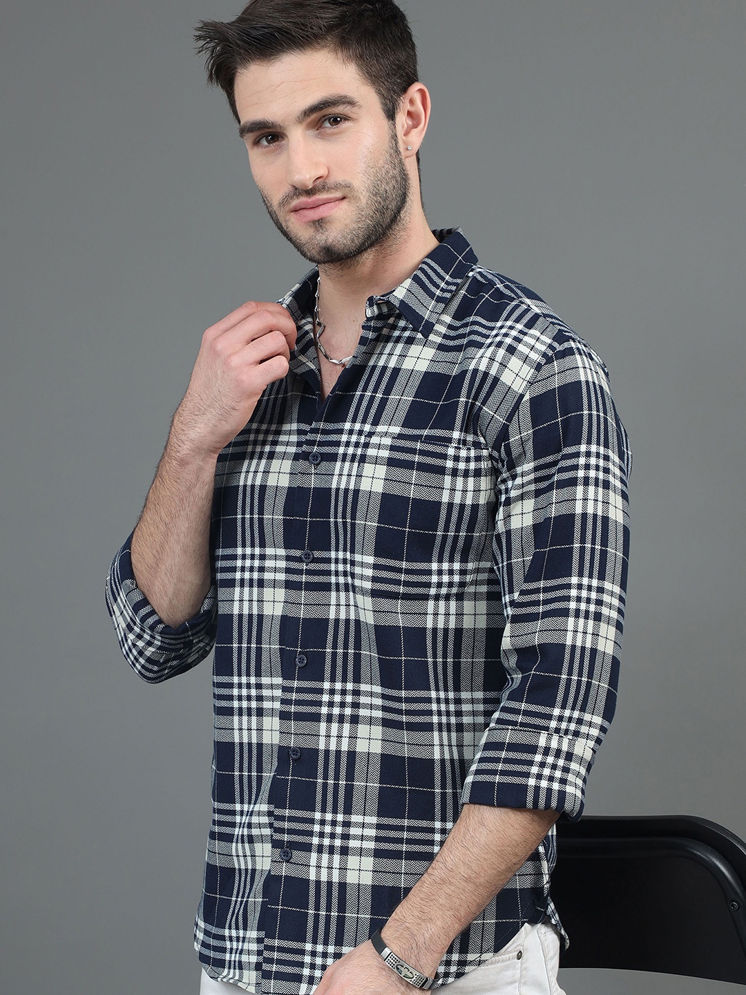 

HERE&NOW Navy Blue Spread Collar Slim Fit Checked Casual Shirt