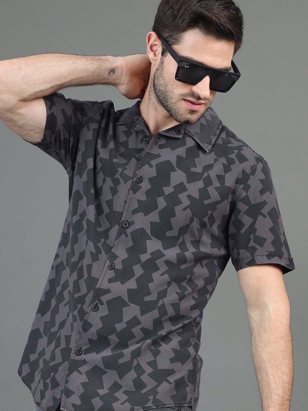 

HERE&NOW Grey Slim Fit Abstract Printed Cuban Collar Casual Shirt