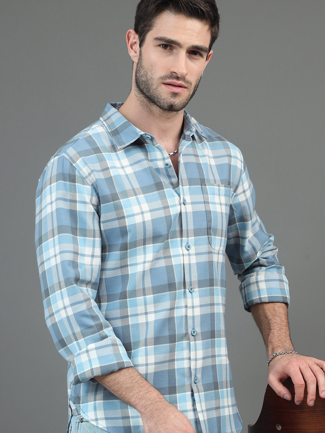 

HERE&NOW Blue Spread Collar Slim Fit Checked Casual Shirt