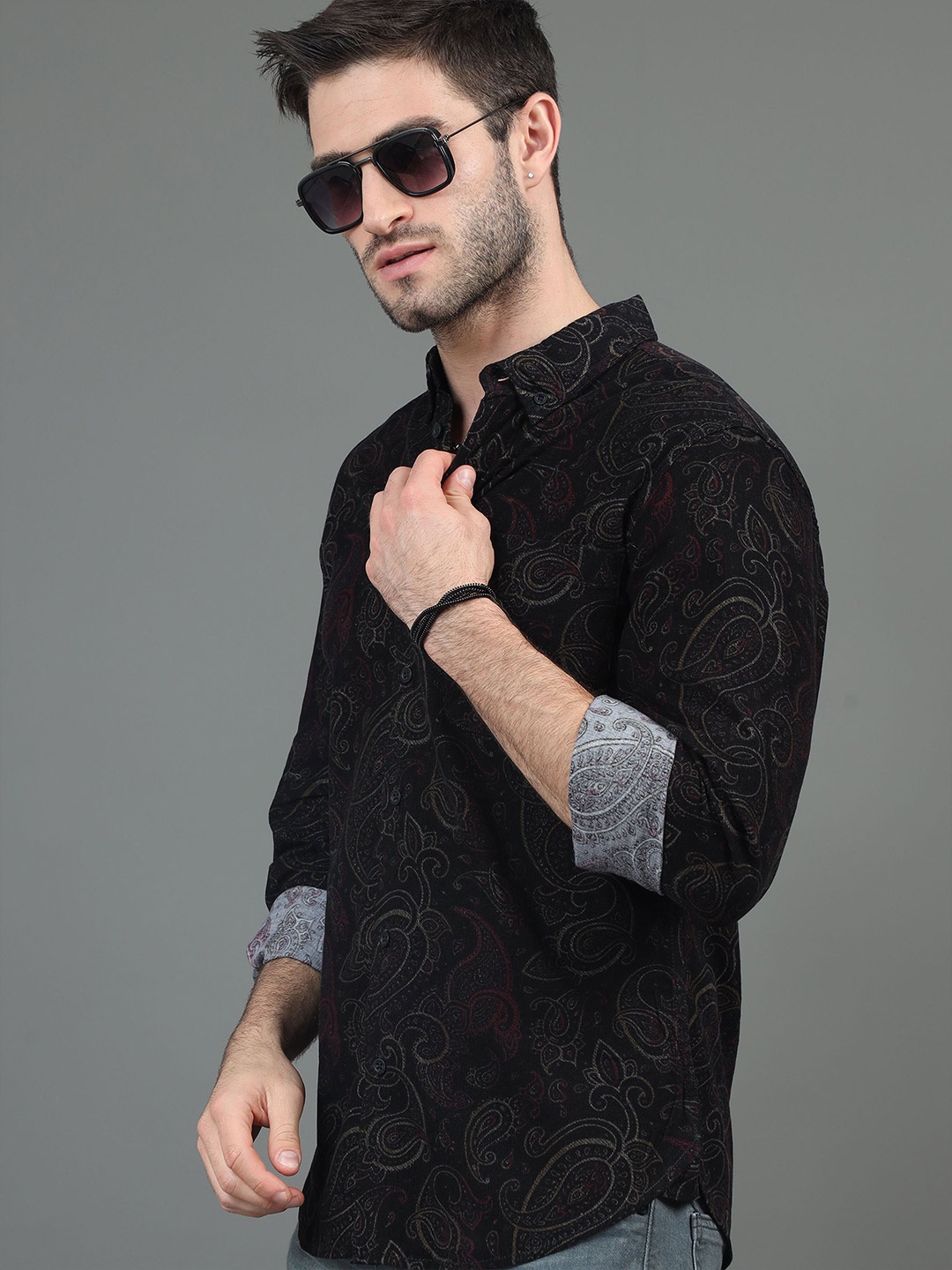 

HERE&NOW Black Spread Collar Ethnic Motifs Printed Slim Fit Checked Casual Cotton Shirt