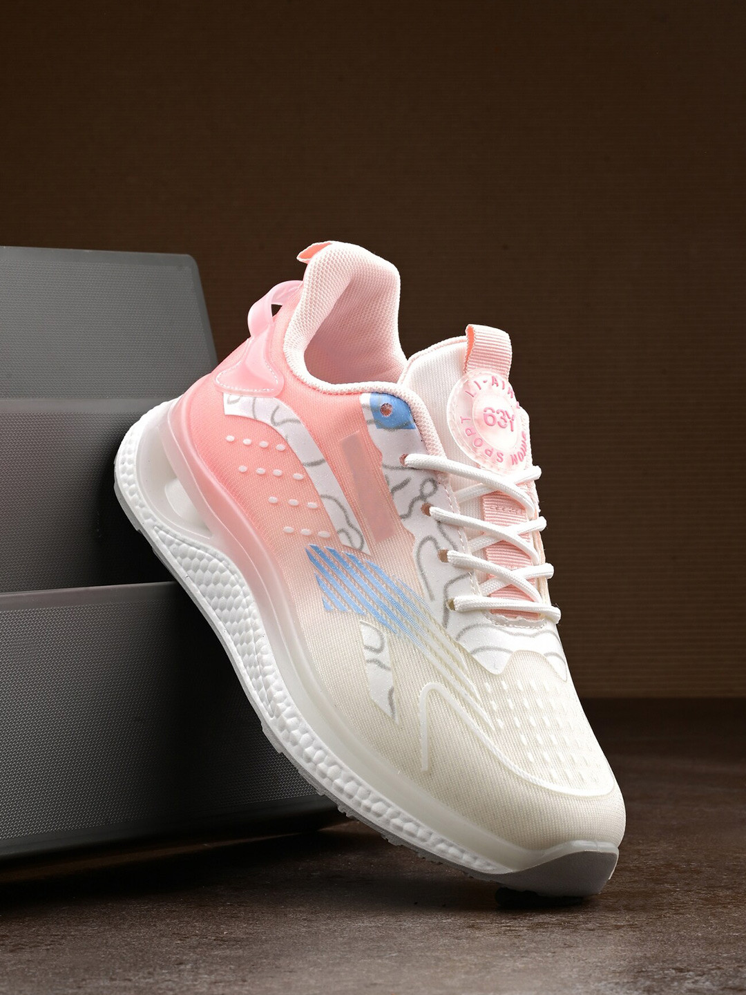 

The Roadster Lifestyle Co. Women White & Pink Lightweight Running Shoes