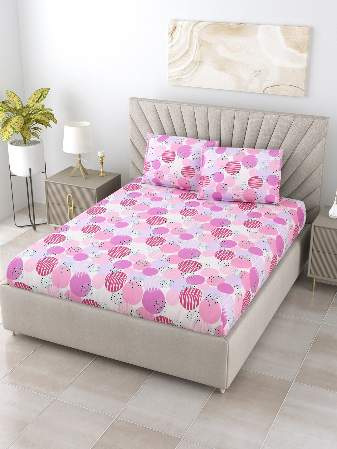

BOMBAY DYEING FLORENTINE Pink & Purple Cotton 144 TC Queen Bedsheet with 2 Pillow Covers