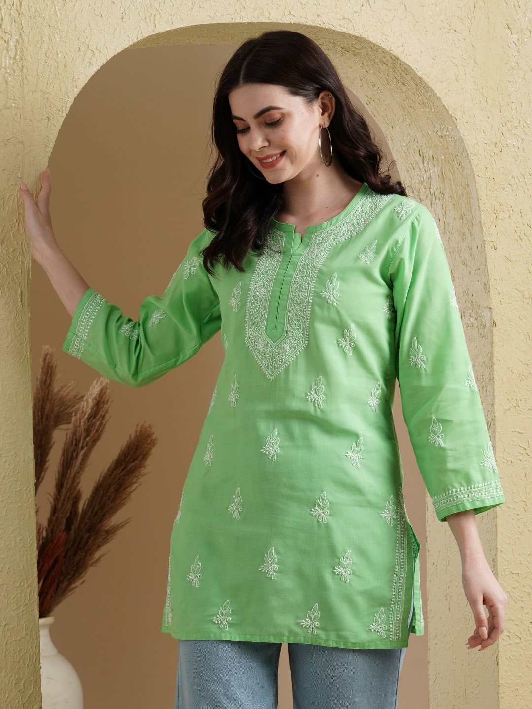 

ADA Ethnic Motifs Embroidered Lucknowi Chikankari Pure Cotton Kurti, Green