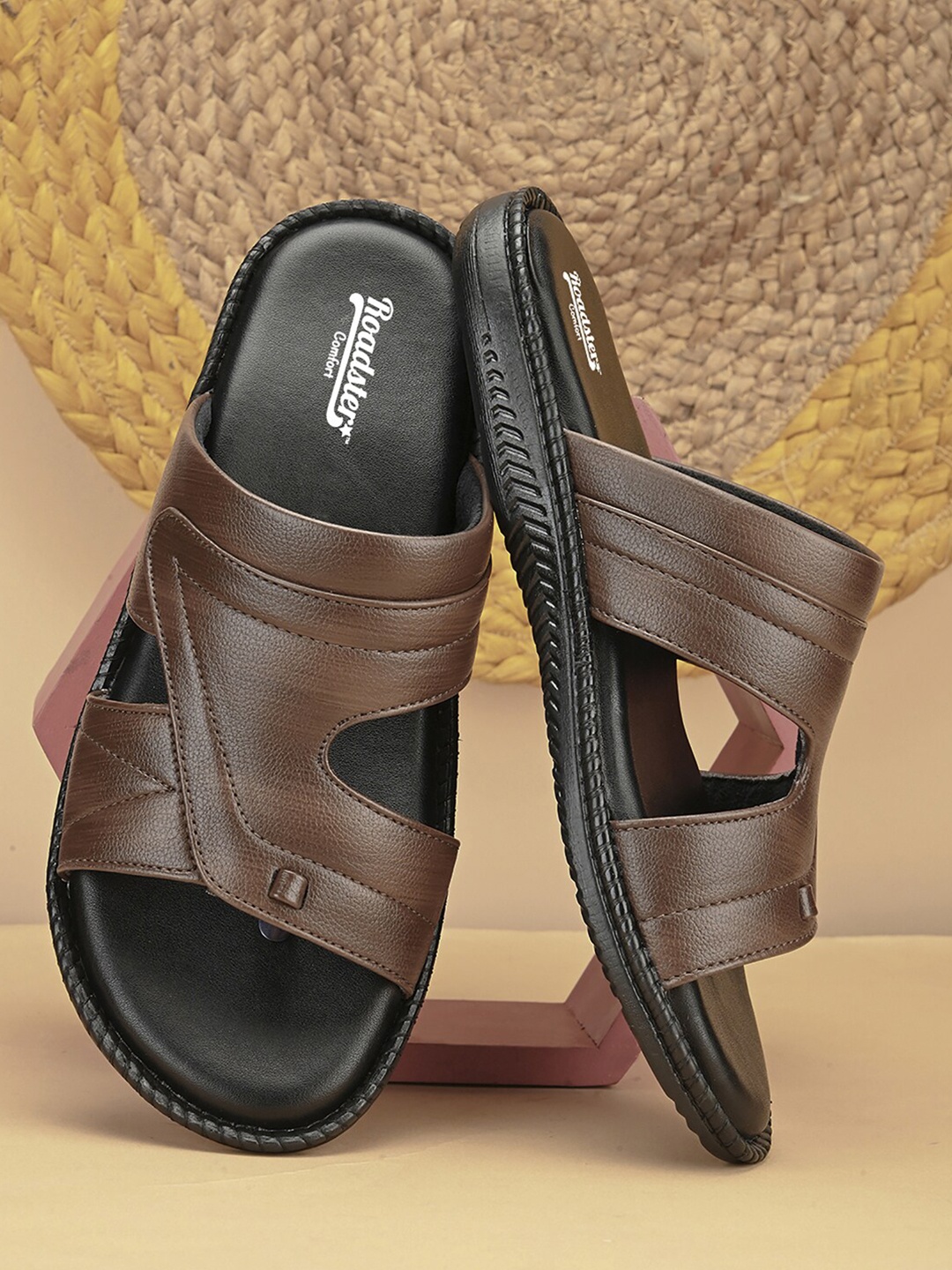

The Roadster Lifestyle Co. Men Textured Comfort Sandals, Brown