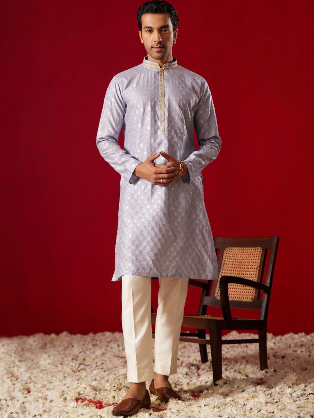 

VASTRAMAY Floral Woven Design Kurta with Trousers, Blue
