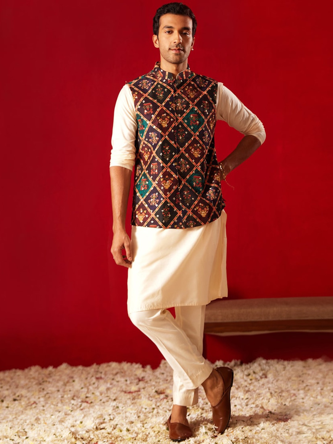 

VASTRAMAY Mandarin Collar Kurta with Trousers And Printed Nehru Jacket, Cream