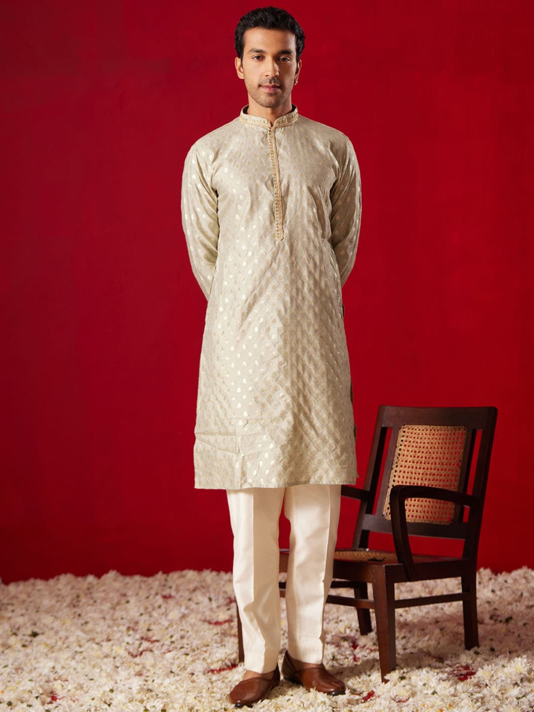 

VASTRAMAY Ethnic Motifs Woven Design Thread Work Detailed Straight Kurta With Trouser, Green