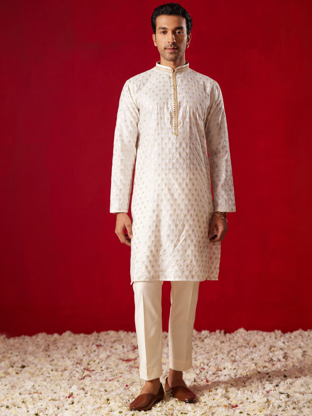 

VASTRAMAY Floral Woven Design Mandarin Collar Kurta with Trousers, Cream