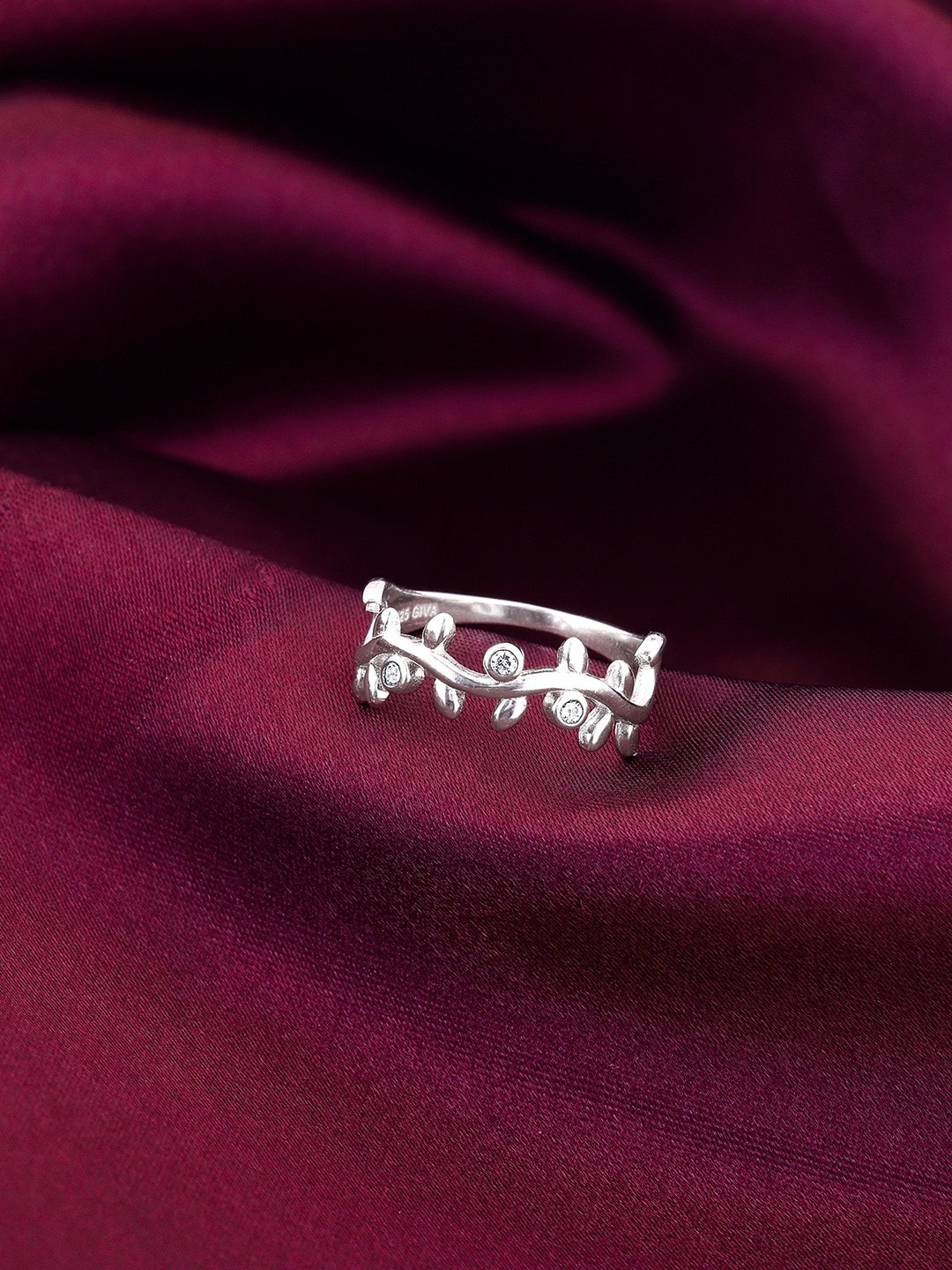 

GIVA 925 Sterling Silver Rhodium-Plated CZ Studded Adjustable Finger Ring