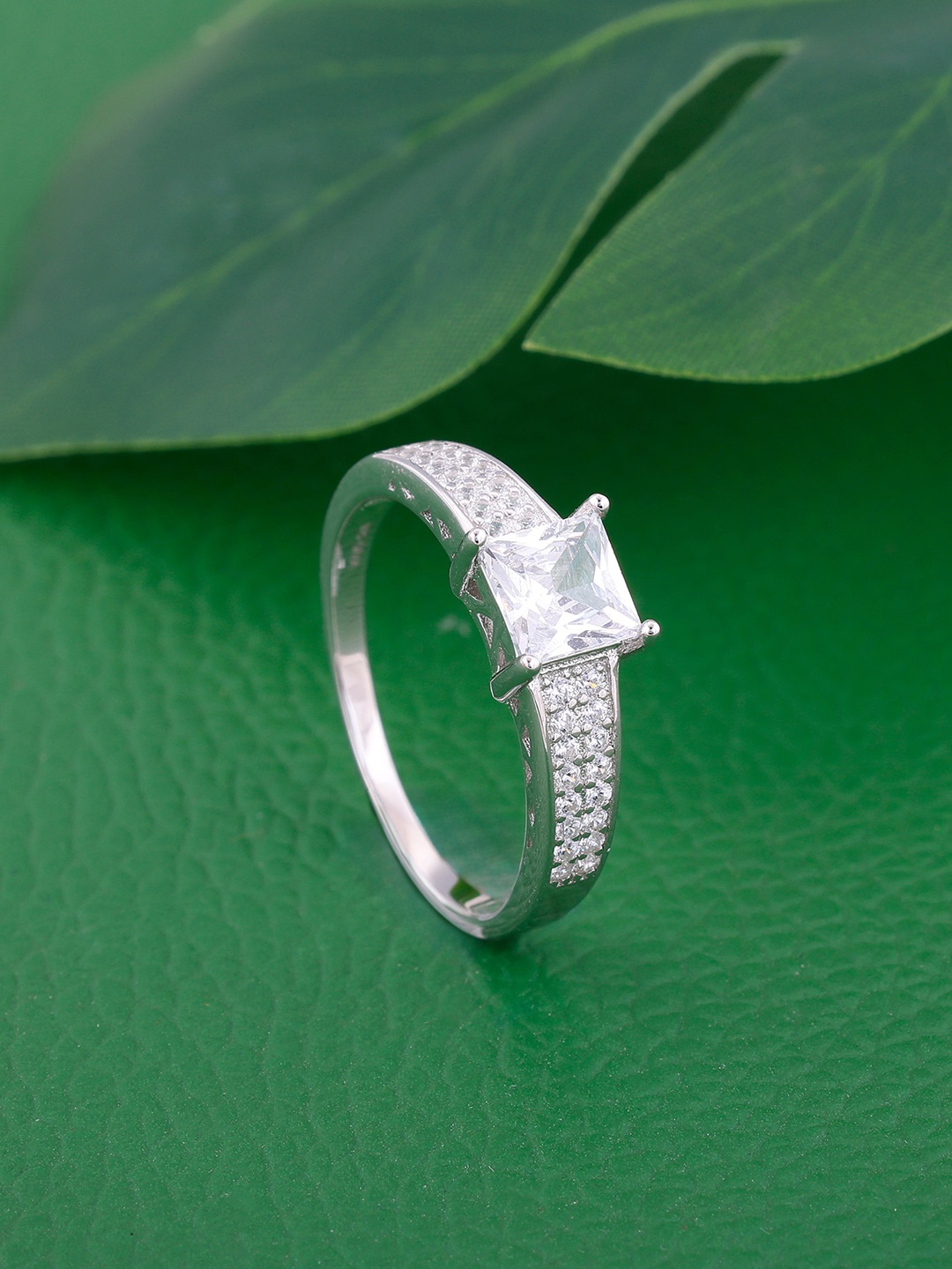 

GIVA Men Rhodium Plated Sterling Silver Finger Ring