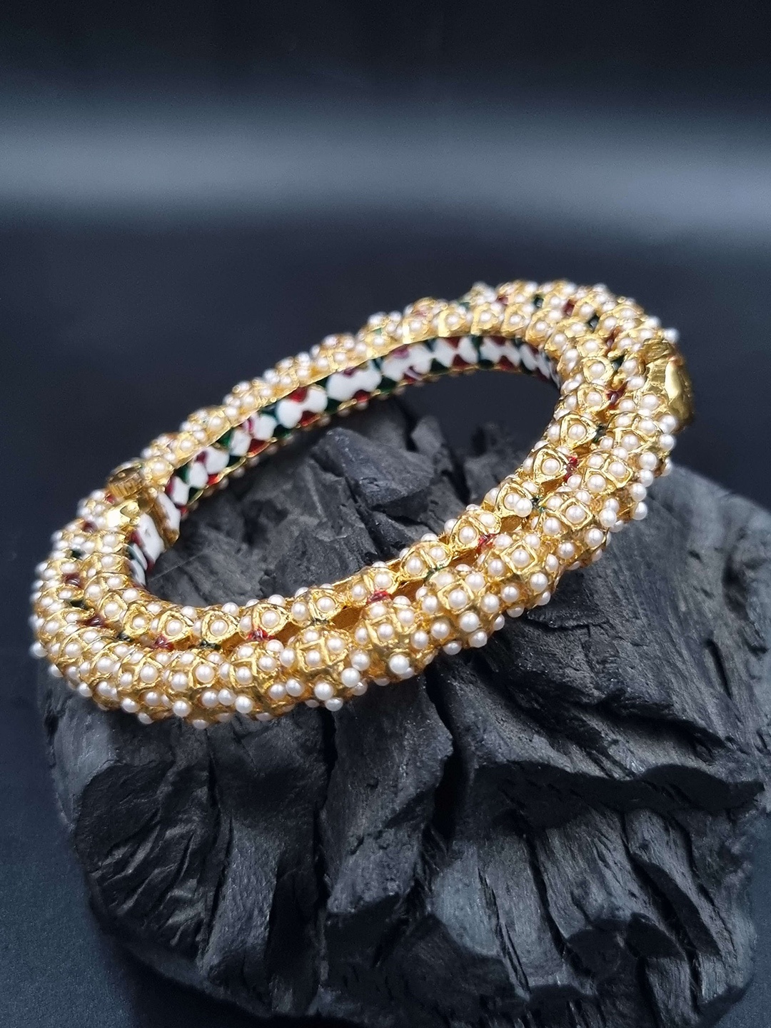 

Anouk Gold Plated Gold-Plated Pearl Beaded Bangle