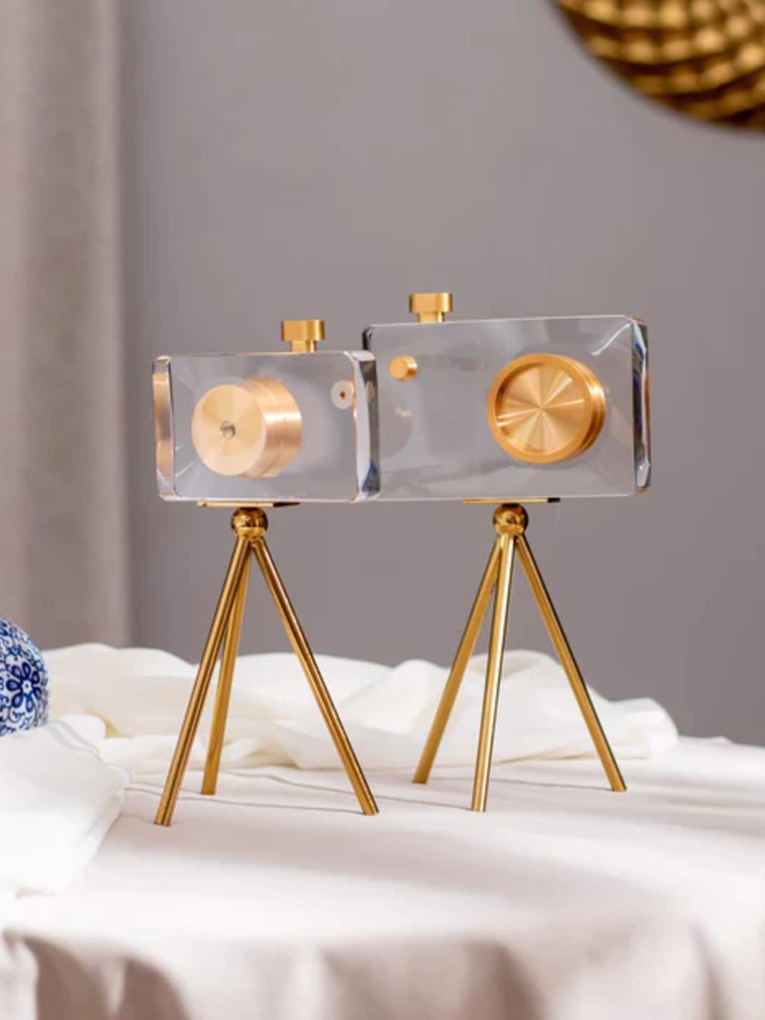 

THEDECORKART Metallic Toned Ceramic Camera Showpiece