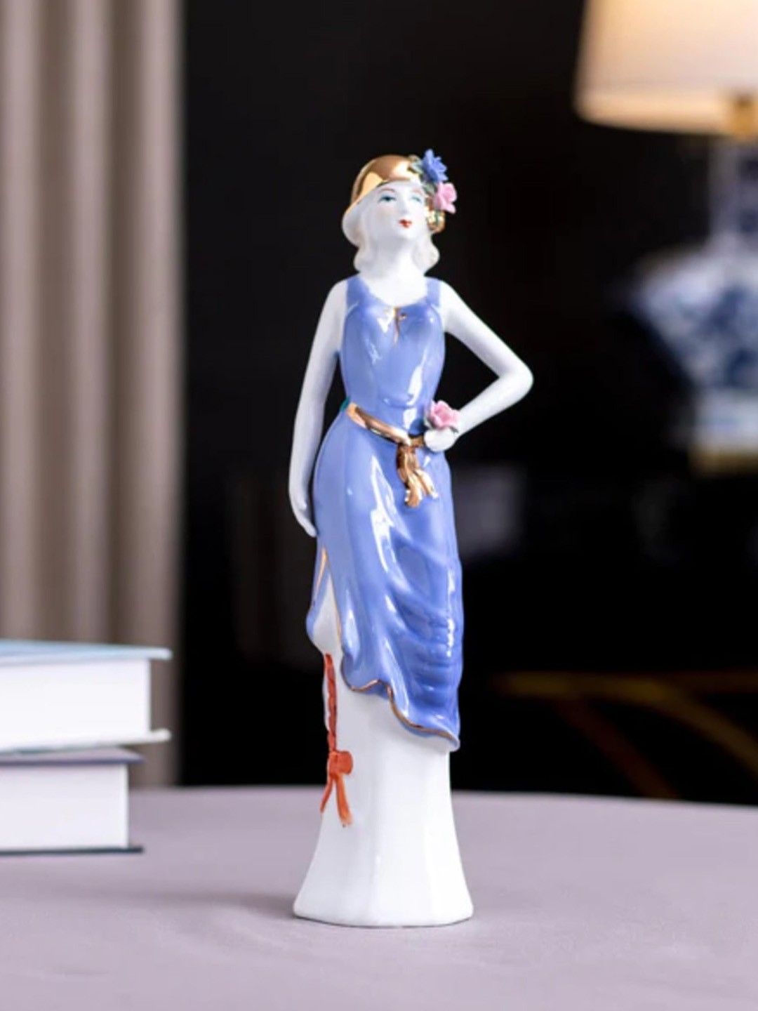 

THEDECORKART Blue & White Ceramic Showpiece