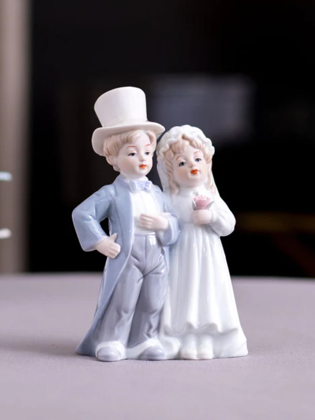 

THEDECORKART White & Blue Couple Figurine Showpiece