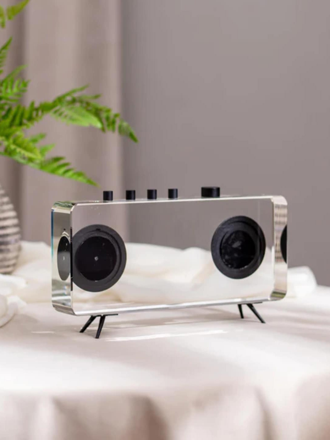 

THEDECORKART Transparent & Black Radio Ceramic Curio Showpiece