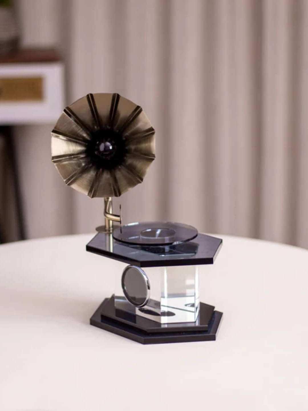 

THEDECORKART Black Gramophone Curio Showpiece