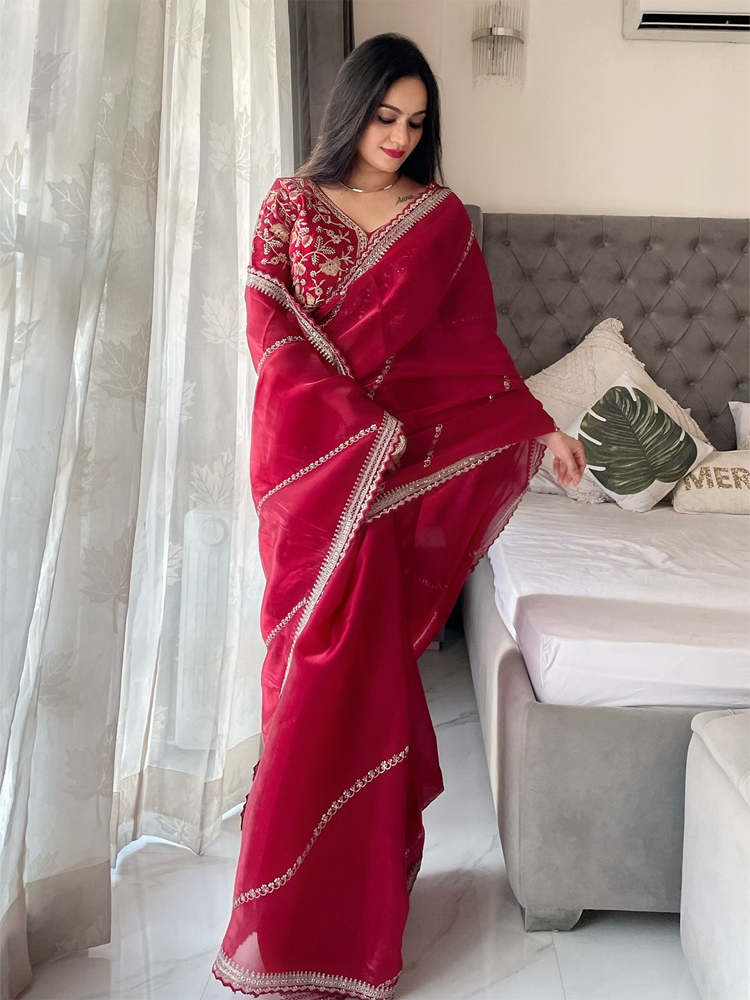 

Anouk Floral Embroidered Organza Saree, Maroon