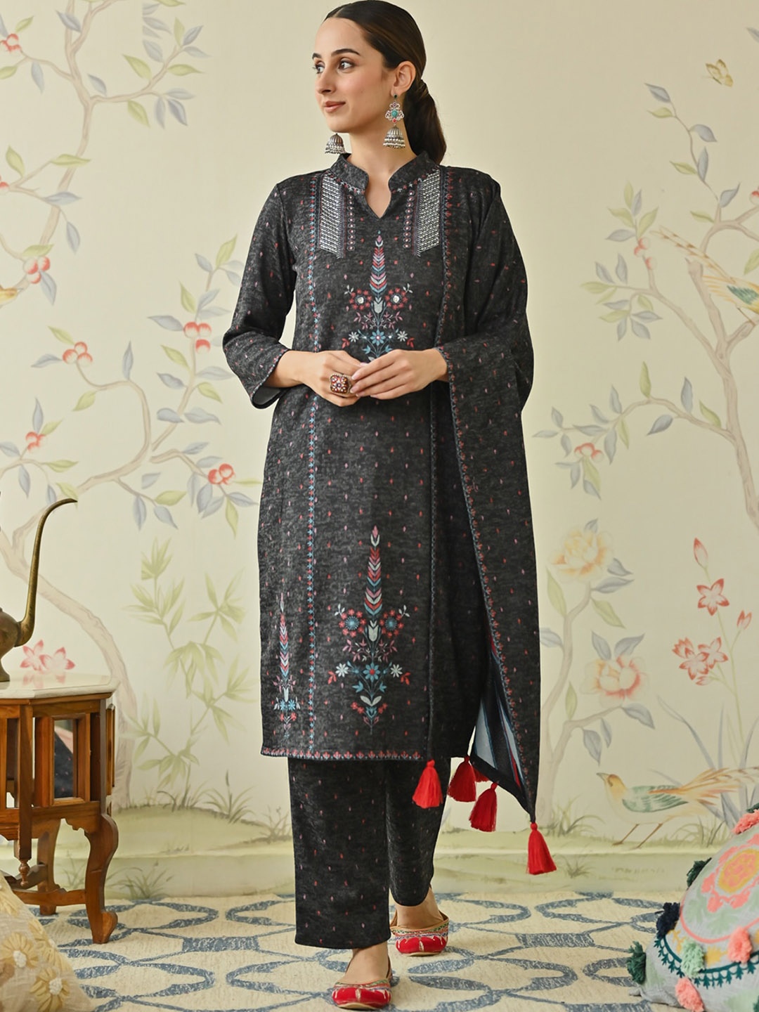 

Rustorange Ethnic Motifs Printed Sequinned Kurta & Trouser With Dupatta, Black