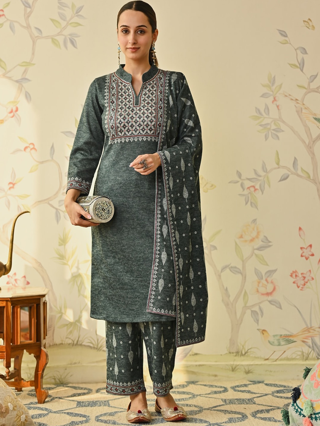 

Rustorange Ethnic Motifs Yoke Design Kurta & Trouser With Dupatta, Green