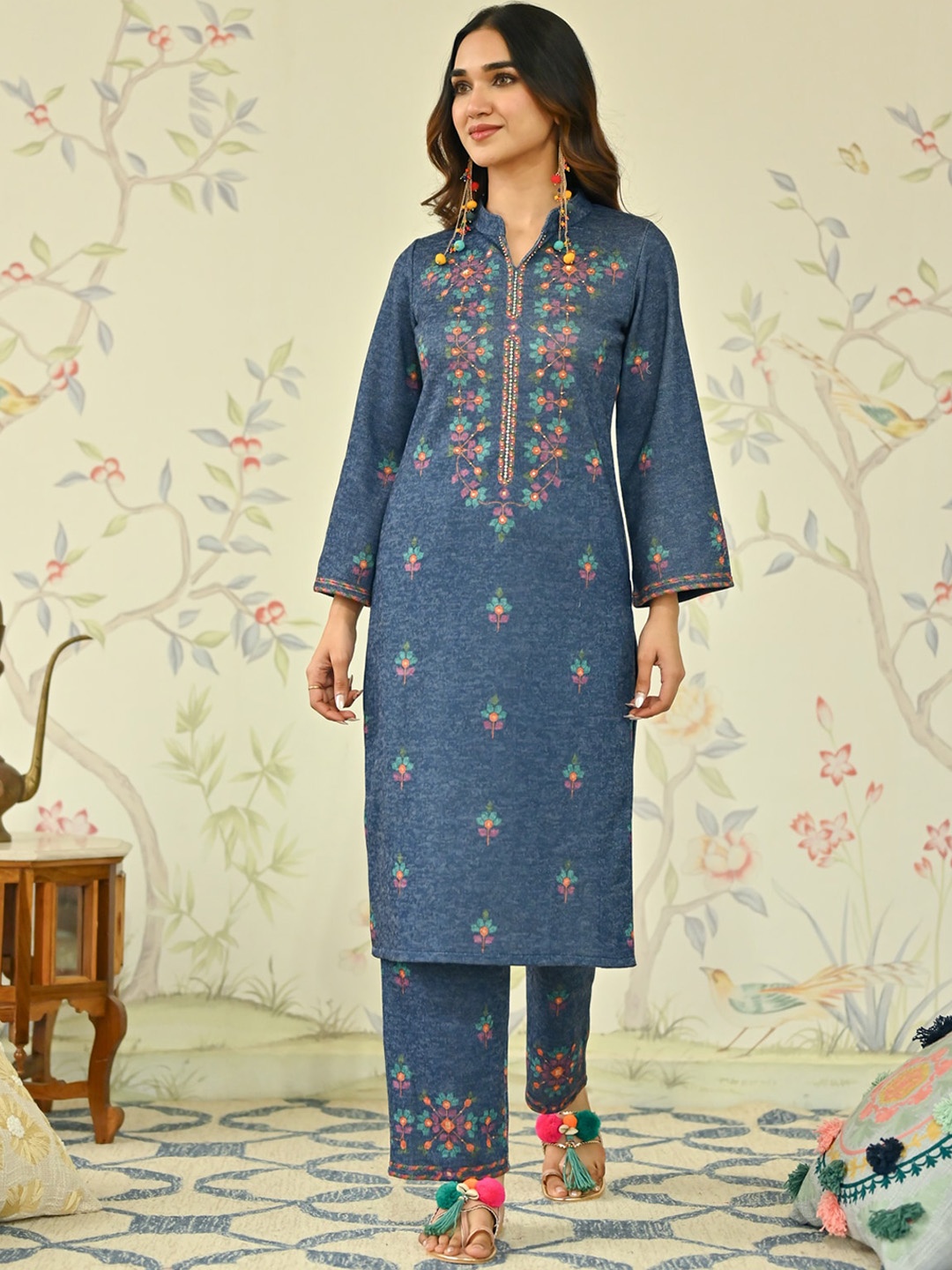 

Rustorange Floral Printed Mandarin Collar Flared Sleeves Straight Kurta with Trouser, Navy blue