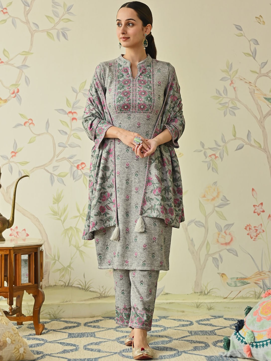 

Rustorange Ethnic Motifs Printed Sequinned Kurta & Trouser With Dupatta, Off white