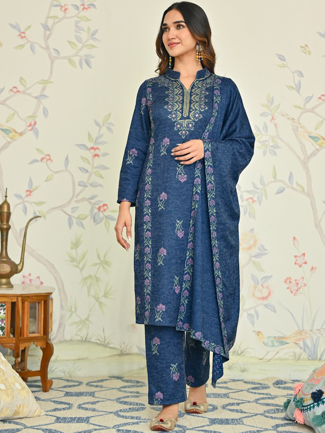 

Rustorange Floral Printed Mandarin Collar Sequinned Straight Kurta & Trouser With Dupatta, Navy blue