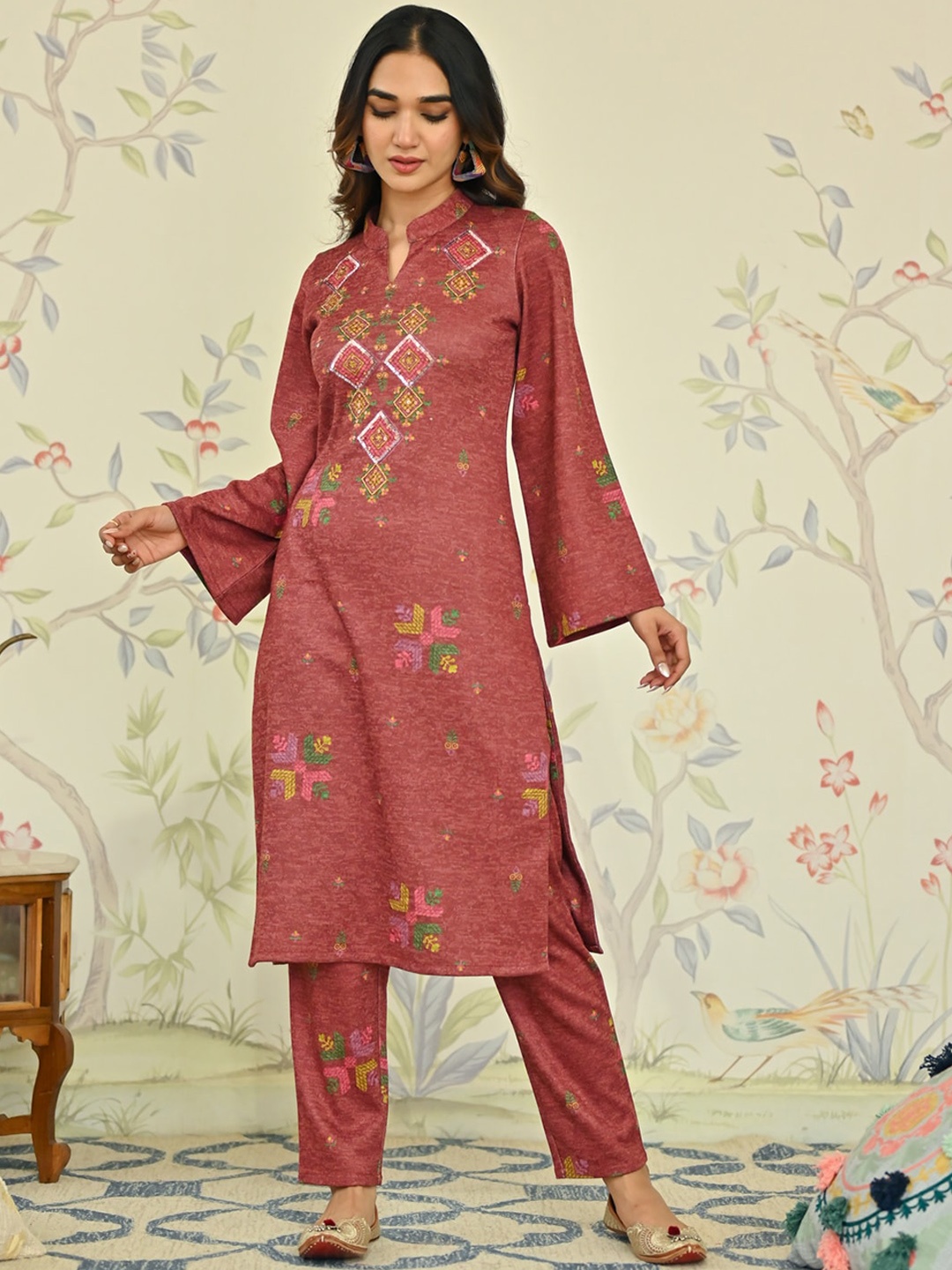 

Rustorange Ethnic Motifs Printed Mandarin Collar Sequinned Kurta with Trousers, Maroon