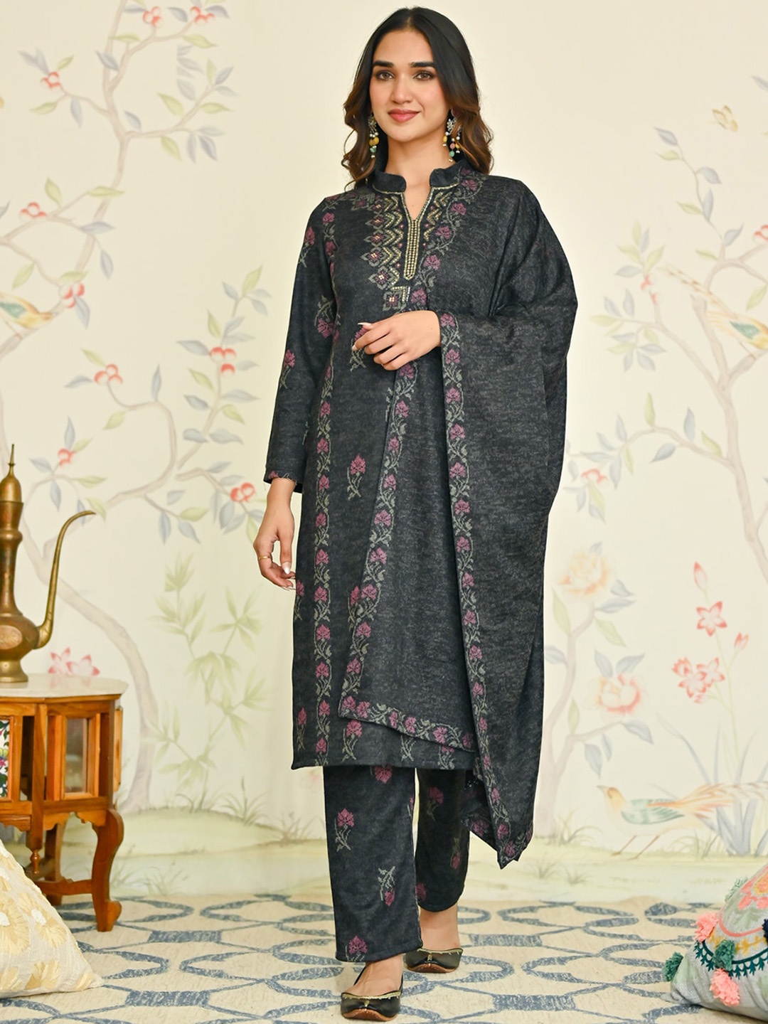 

Rustorange Ethnic Motifs Printed Mandarin Collar Sequinned Kurta with Trousers & Dupatta, Black