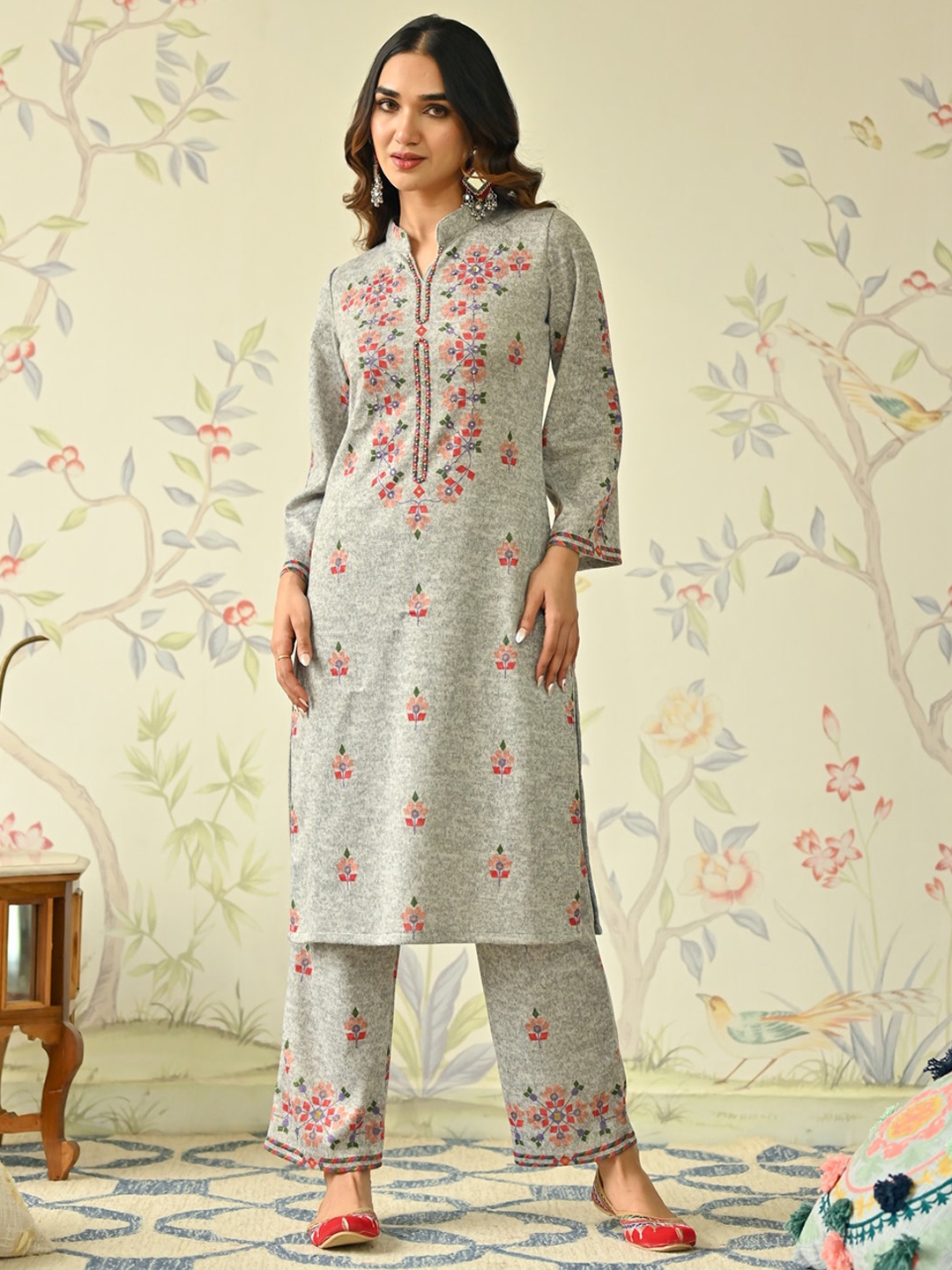 

Rustorange Floral Printed Mandarin Collar Beads and Stones Kurta with Trousers, Off white