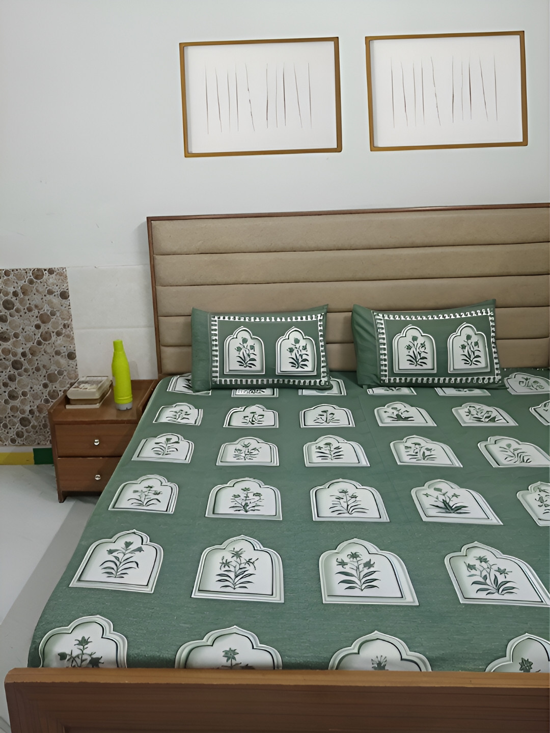 

THE CONVERSION Green & White Floral Cotton 120 TC Queen Bedsheet with 2 Pillow Covers