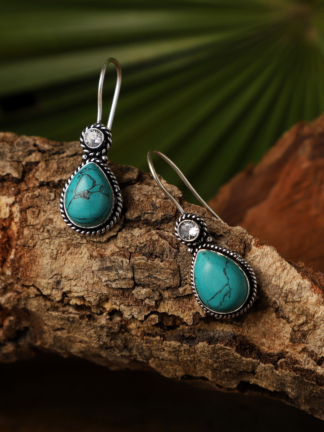 

VENI Oxidised Silver Plated Stone Studded Drop Earrings